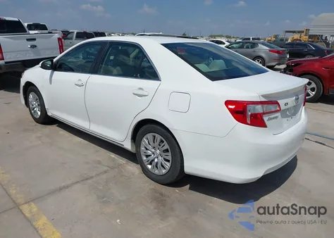 2014 Toyota Camry Le z USA, uszkodzony, nr VIN 4T1BF1FKXEU781661